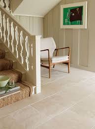 Besonders im flur und eingangsbereich sind fliesen hohen belastungen ausgesetzt, sei es durch schmutz, nässe oder schuhe. 10 Graue Fliesen Flur Ideen Fliesen Fliesen Flur Graue Fliesen