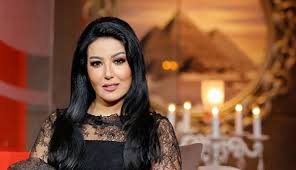 شعار الجائزة التي تقلدت بها سمية الخشاب هو في حقيقة الأمر مستوحى من النقش الموجود على الخاتم الأصلي للنبي محمد. ØµÙˆØ± Ø³Ù…ÙŠØ© Ø§Ù„Ø®Ø´Ø§Ø¨ Ø¨ÙØ³ØªØ§Ù† Ø´ÙØ§Ù ÙÙŠ Ø£Ø­Ø¯Ø« Ø¸Ù‡ÙˆØ± Ù„Ù‡Ø§ ÙˆÙ…ØªØ§Ø¨Ø¹ÙˆÙ† Ø£Ù†Ø§Ù‚Ø© ÙˆØ¬Ù…Ø§Ù„ Ø¯Ù†ÙŠØ§ Ø§Ù„ÙˆØ·Ù†