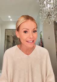 If you're truly a die hard fan send "Hi" and "where are you from" 😘  #KellyRipa