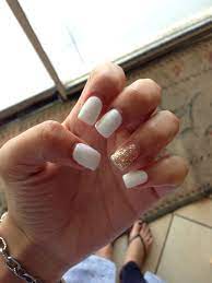 White Nails With Gold Glitter Accent Nail White Gold Acrylics Gold Acrylic Nails White Acrylic Nails With Glitter Dipped Nails