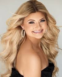 Danielle Deweese's Instagram, Twitter & Facebook