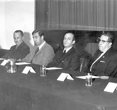 Amigas y rivales es una telenovela juvenil mexicana producida por emilio larrosa para televisa en el año 2001. Http Www Imss Gob Mx Sites All Statics 75aniv Imss75 Book Pdf