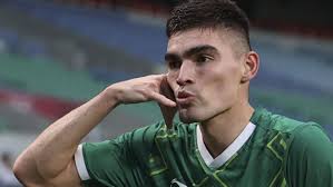 The johan vásquez, who as a child had oswaldo sánchez as an idol, the one who had broken stones going from here to there, the one who at his young age behaved like a professional footballer, continues to grow and at the same time establish himself as a reliable central defender. Futbol De Estufa 2021 Fichajes Johan Vasquez Jugara En El Genoa De La Serie A De Italia Marca