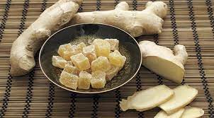 Ciò che chiamiamo solitamente zenzero è la radice di una pianta il cui nome scientifico è zingiber officinalis, della famiglia delle lo zenzero è una pianta erbacea appartenente alla famiglia delle zingiberacee. Zenzero Come E Quando Mangiarlo Per Godere Di Tutti I Suoi Benefici Benessere Alimentazione Sana Prodotti Bio E Rimedi Naturali Soluzionibio It