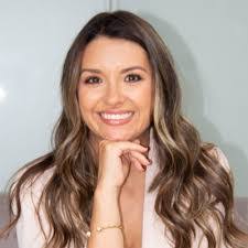 Kellie Wagner's Instagram, Twitter & Facebook