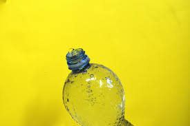 L'artista veronica richterovà trasforma le bottiglie di plastica in vere e proprie opere d'arte. E Sicuro Riutilizzare Le Bottiglie Di Plastica Ecco Alcuni Consigli Pratici
