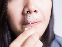 Nasenhaare Entfernen Darum Niemals Ausreissen Wunderweib Nasenhaare Entfernen Unreine Haut Korper Und Seele