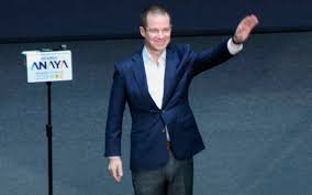El presidente andrés manuel lópez obrador dijo que le pedirá permiso al ex candidato presidencial panista ricardo anaya para tomarse una caguama. Ricardo Anaya Toma Protesta Como Candidato Presidencial De Coalicion Por Mexico Al Frente El Sol De San Juan Del Rio