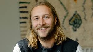 Wanda London's Instagram, Twitter & Facebook