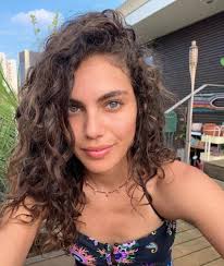 סימנוביץ' עם פנינה רוזנבלום והבת חן , החברות הטובות של קורל שלומית מלכה ו שביט ויזל , וגם הילה ו רני רהב , מרינה קבישר ו יקיר שעשוע , לאה שנירר עם פנינה רוזנבלום ורוני סימנוביץ'. Facebook