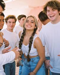 344 M Gostos 1 711 Comentarios Addison Rae Addisoneasterling No Instagram Merry Freakin Christmas Everyone Th In 2020 Friend Photoshoot Addison Popular People