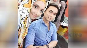 Lufya omar sudah diceraikan oleh suaminya, dr che muhammad hafiz baharum menerusi aplikasi whatsapp sejak minggu lalu. Suami Cerai Lufya Menerusi Whatsapp