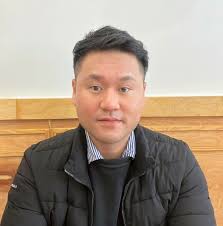 Indoor Golf Simulators in Herald Square, NYC, Virtual Driving Ranges & Bar