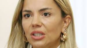 Johan Derksen molt Paul Römer: 'Baantjer jr. heeft lange tenen!'