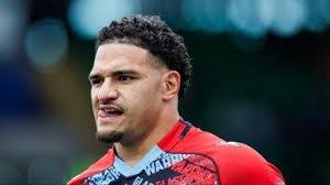 Robin Currie's Instagram, Twitter & Facebook