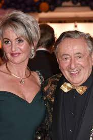 He was previously married to christina lugner, susanne dietrich, cornelia. Richard Mortel Lugner Steckbrief News Bilder Des Wiener Society Mannes Gala De