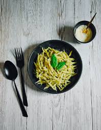 Pates Au Pesto Pistache Et Basilic Pour 4 Personnes Recettes Elle A Table Recette Pate Pesto Recettes De Cuisine Pate Au Beurre