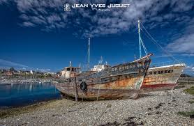 Le Cimetiere De Bateaux A Camaret Sur Mer Presqu Ile De Crozon Finistere France Boat Photo Sailing Ships