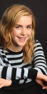 Ankara'da benim bile şortla rahat gezemediğim semtler varken, burada 3. Smile Cute Actress Kiernan Shipka 1080x2160 Wallpaper Kiernan Shipka Emma Watson Beautiful Kiernan Shipka Age
