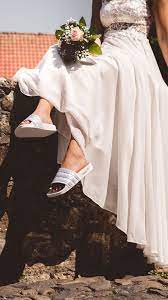 Adidas.de has been visited by 10k+ users in the past month Bridelette Adilette Aus Dem Adidas Lace Pack Hochzeitsoutfit Brautkleid Braut