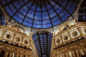 Milano'ya gitmeden önce şehrin sıkıcı olduğu, gezecek görecek pek de bir şey olmadığı, i̇talya'nın diğer şehirleri kadar çekici olmadığı gibi. Milano Fashion Tour Private Sales Personal Shopping 2021