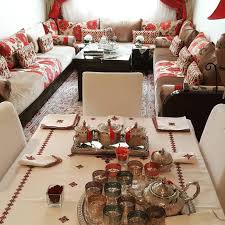 L Image Contient Peut Etre Personnes Assises Table Et Interieur Home Decor Styles Decor Home Decor
