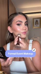 Natural Makeup Ideas for Graduation Photos