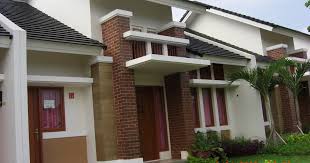 Pada desain atap rumah ini memiliki atap berbentuk limas, baik dari bangunan inti dan bagian terasnya, masing masing atap berbentuk limas, pada bagian teras terdapat 2 buah pilar teras yang di cat warna coklat ke orenan, pada tampak depan juga diberi aksen berupa keramik atau batu alam. Ide Populer 30 Model Rumah Minimalis Atap Limasan