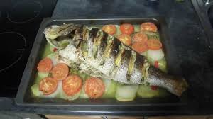 Las mejores recetas de pescado al horno, desde besugo, merluza o lubina. Receta Clasica Pescado Al Horno Youtube