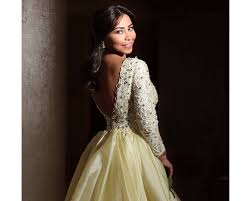 وأوضحت عبد الوهاب أنها لم تكن مرتبطة لذا دخلت في علاقة الحب مع حسام حبي مؤكدة أن خطوة الزواج درستها جيدًا قبل تنفيذها وتمنت أن تجد كل فتاة أو شاب نصفهم الآخر، وأن يرتبطوا به لأن الزواج وتأسيس العائلة من أجمل الأمور التي على المرء القيام بها في الحياة. Ù„Ø§ Ø¨Ø¯ Ø£Ù† ØªØ±ÙŠ ÙØ³ØªØ§Ù† Ø´ÙŠØ±ÙŠÙ† Ø¹Ø¨Ø¯ Ø§Ù„ÙˆÙ‡Ø§Ø¨ Ù…Ù† Ø§Ù„Ø®Ù„Ù Ù†ÙˆØ§Ø¹Ù…