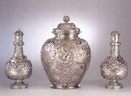 Unknown Goldsmith Dutch Vase And Two Flasks 1678 79 Silver Height 42 Cm And 36 Cm Private Collection Aksesuarlar Vazolar Gumus