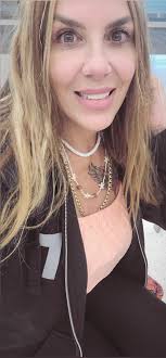 Saber de ti me pone feliz. Te mando saludos desde Houston, Texas ✈️