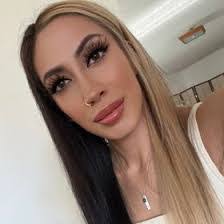 Lynette Perez's Instagram, Twitter & Facebook