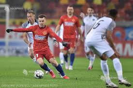 5 minute de prelungire pentru meciul de pe national arena. V5icruzo0ahdhm