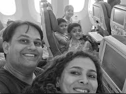 一路好走😢🙏 【一張機上自拍成永別照！印度醫師全家5口罹難飛往夢想的航班成悲劇】 （翻攝X@theskindoctor13） #印度航空#罹難#照片