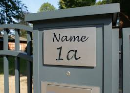 Individuell Gestaltetes Namensschild Aus Edelstahl Toranlagen Anlage Metallzaun