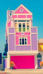 In California La Casa Di Barbie Esiste Davvero L Avreste Mai Detto Brbie California Casadibarbie Casarosa Santamon Case Rosa Faccende Di Casa Barbie