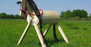 Holzpferd Holzpony Mit Schwarzer Mahne In Spielzeug Holzspielzeug Schaukelspielzeug Ebay Holzpferd Pferd Holz