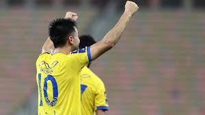 أما بقية لاعبي النصر الحاليين الذي يعتبر عبدالرحمن العبيد أكبرهم بعد السداسي السابق بعمر 28 عاماً، فقد ولد بعد ذلك النهائي بثلاثة أعوام وبعده بأشهر جاء الأرجنتيني بيتي مارتينيز إلى الحياة وفي منتصف يوليو 1993 أبصر القائد عبدالله مادو النور. ØµØ­Ù Ø£Ù…ÙŠØ±ÙƒØ§ Ø§Ù„Ø¬Ù†ÙˆØ¨ÙŠØ© Ø¨ÙŠØªÙŠ ÙƒØ³Ø¨ Ø­Ø¨ Ø¬Ù…Ø§Ù‡ÙŠØ± Ø§Ù„Ù†ØµØ± Ø¨Ù‡Ø¯Ù Ù…Ø¤Ù„Ù…