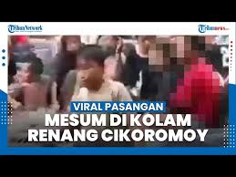 Harga tiket masuk cikoromoy pun cukup murah, hanya dipatok rp5 ribuan saja per orang. Viral Sosok Pasangan Mesum Di Kolam Renang Cikoromoy Pandeglang Banten Tribun Video