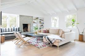 A ranch style house is loosely defined as a one with a simple, low to the ground layout, usually a single story house. Ranch Style Home Decor With Modern Bits