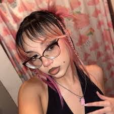 Nikki Fischer's Instagram, Twitter & Facebook