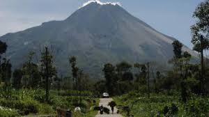 Indikator pemantauan sudah melampaui kondisi siaga 2006, sehingga muncul dua skenario yaitu ekstrusi magma dengan cepat dan erupsi ekplosif, ujar hanik dalam jumpa pers virtual, rabu (11/11). Kumpulan Berita Bpptkg Yogyakarta Gunung Merapi Luncurkan 14 Kali Guguran Lava Pijar Hingga Selasa Pagi