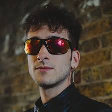 DANI DE LARA · Biography