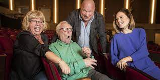 Marie göranzon är sedan 1974 gift med jan malmsjö och har med honom sonen jonas malmsjö. Malmsjo Och Malmberg Aterforenas Pa Scenen Gp