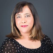 Amazon.com: Queen Bee (THE DIAMONDS): 9780593483503: Howard, Amalie: Books