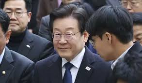 South Korean opposition leader Lee Jae-myung addressing the media regarding inter-Korean relations and peace proposals.