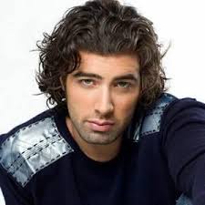 Biographie de Jencarlos Canela dit Angel Salvador dans El Diablo 1- Nom  complet: Jencarlos Canela 2- Il est né le 21 Avril 1988 à Miami. 3- Il a  donc 32 ans 4-