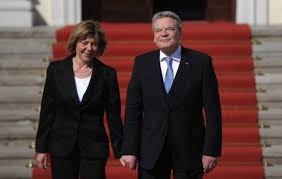 Gauck Im Schloss Bellevue Auf Der Treppe Ins Neue Leben Politik Stuttgarter Zeitung