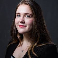 Julie Pitzer's Instagram, Twitter & Facebook